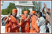 Pramukh Swami Maharaj arriving at the Mandir.