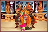 Swamishri accepts the devotion of UK Satsang Mandal through a ?? garland prepared by Mahila Mandal