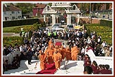 Swamishri entering the Mandir