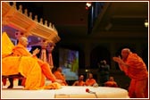 Ghanshyamcharan Swami takes Swamishri's blessings at the end of a fun-filled programme