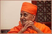 Swamishri just before boarding the aircraft