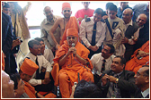 Swamishri gives his blessings to those gathered at the airport