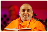 Swamishri seated in the assembly