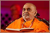 Swamishri seated in the assembly