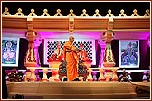 Swamishri performing arti in the Haveli