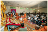 Swamishri performs the arti