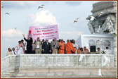 (right to left) Viveksagar Swami, Atmaswarup Swami, Mayor of London - Ken Livingstone, Lord Toby Harris, Tony McNaulty MP and Barry Gardiner MP release white doves in prayers for World Peace