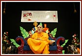 Swamishri gives his blessings for the opening of the Shibir