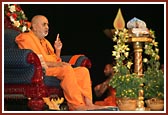 Swamishri gives his blessings