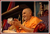 Swamishri in divine mood during the Fuldol festival