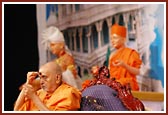 Swamishri applying chandlo