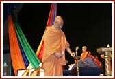 Viveksagar Swami perfroms the Deep Pragatya