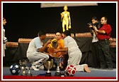 Swamishri launches the Pramukh Cup