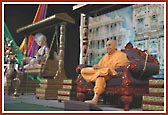 Swamishri gives his blessings