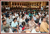 Devotees in the Haveli