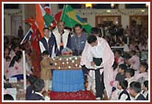 Harikrishna Maharaj welcomed into the mahapuja through a grand procession