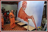 Swamishri admiring the picture of Yogiji Maharaj painted by two kishoris