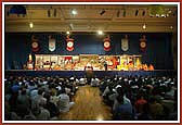 Swamishri doing morning pujaSwamishri performing morning puja