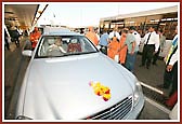 Swamishri at London's Heathrow Airport - Terminal 1