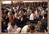 Thousands of members of the Indian community and representatives from over 900 South East Asian organisations join in prayers for the victims of the tsunami