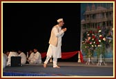 Mono-act performed by yuvak narrating the history of Gadhada mandir