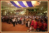 Devotees offer prayers and celebrate the birth of Bhagwan Swaminarayan and Lord Ram in the evening assembly