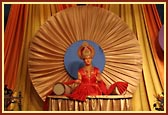 Devotees offer prayers and celebrate the birth of Bhagwan Swaminarayan and Lord Ram in the evening assembly