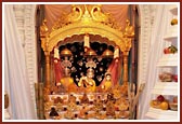 Harikrishna Maharaj and Radha Krishna Dev