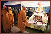 Performing the Aarti