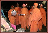 Performing the Aarti