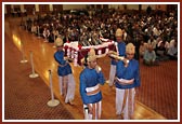 Devotees offer prayers and celebrate the birth of Bhagwan Swaminarayan and Lord Ram in the evening assembly