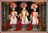 Swamishri plays the kartals during the kirtan, Vadtal Gaame Fulavadiye Re…