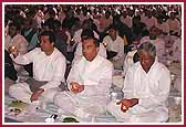 Devotees performing Arti