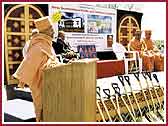 P.Yagnavallabh Swami addressing the assembly