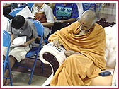 Pujya Mahant Swami participating in the game with children