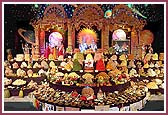 Annakut offered before Murtis 