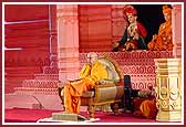 Swamishri blesses the assembly 



