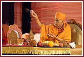  Swamishri scatters sanctified grains of rice on devotees
 