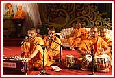 Saints start the sabha with kirtans