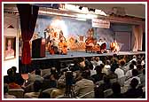 Pujya Doctor Swami and Pujya Viveksagar Swami at the Conference