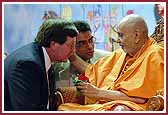 Dr. John Grun, the director of the Edison Department of Health, meets Swamishri