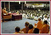 Saints and devotees engaged in Swamishri’s darshan
 