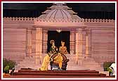 Swamishri with the Akshardham backdrop