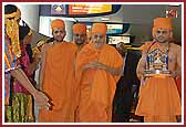 Swamishri receives a red carpet welcome at JFK Airport