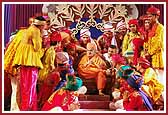 Swamishri blesses the participants of the Swagat dance