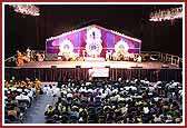 Devotees in the 
              Swagat Sabha at Hofstra University Arena 