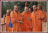 Swamishri walks to the Sabha Hall