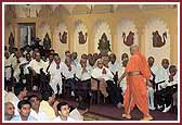 Senior citizens doing darshan during Swamishris evening walk 