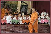 Children present mukhpaath during Swamishri's morning walk