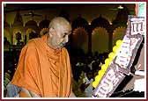 During his morning walk, Swamishri pulls up a bucket full of candy from a well
